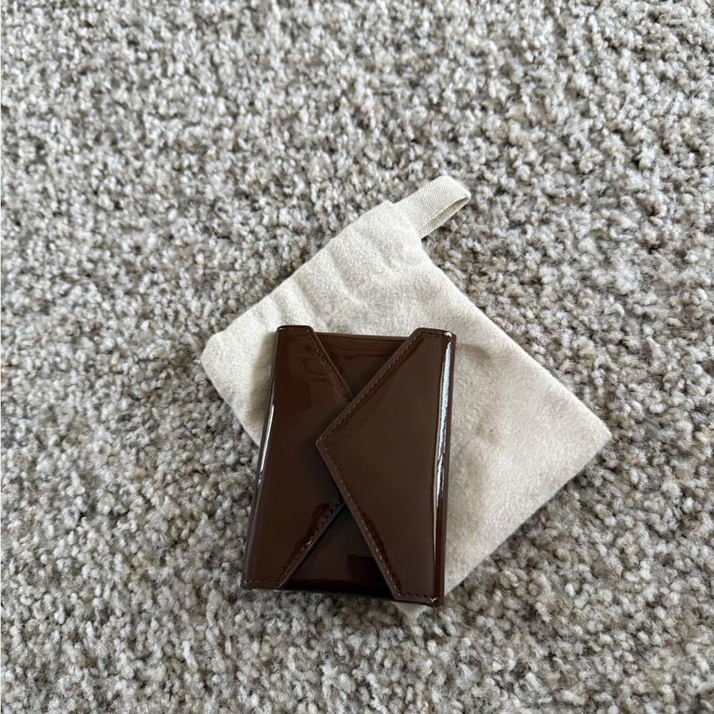Saint Laurent Patent Shinny Brown Card Holder - Picture 6 of 6
